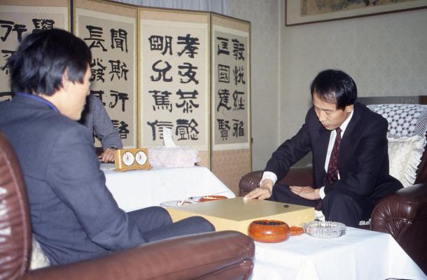 조훈현-오규철.오규철-조훈현.22기 왕위전 도전4국.1988.04 (3)